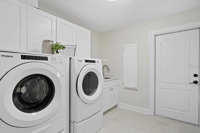 Laundry/mud room | Image 43
