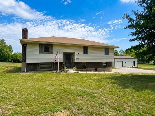 207 Evergreen St, Excelsior Springs, MO, 64024-2807 | Card Image