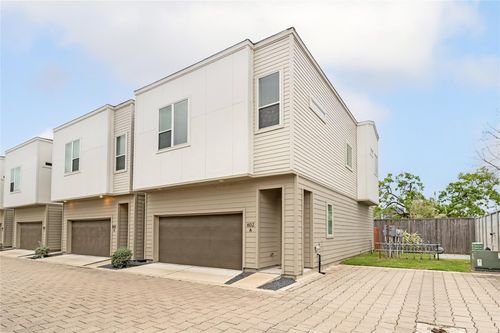 602 Thornton Oaks Ln, Houston, TX, 77018-1584 | Card Image