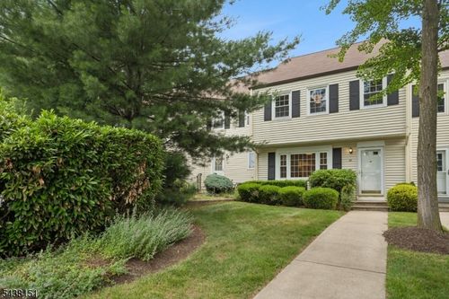 46 Pembroke Dr, Mendham, NJ, 07945-2006 | Card Image