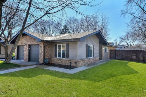 327 S Jackson St, Batavia, IL, 60510-2545 | Card Image