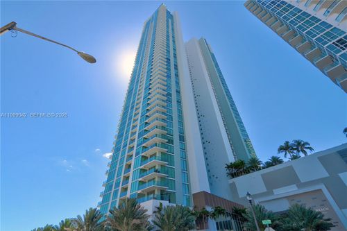 801-2900 Ne 7th Ave, Miami, FL, 33137-4392 | Card Image