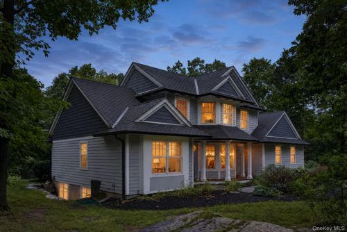 11 Sky View Ct, Wallkill, NY, 12589-2746 | Card Image