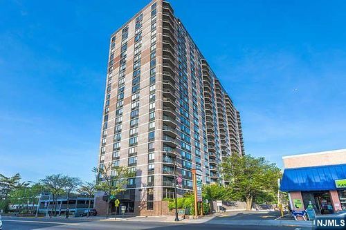 770 Anderson Ave, Cliffside Park, NJ, 07010-2177 | Card Image