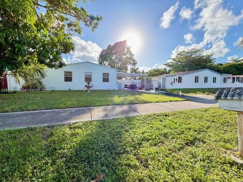 4500 Sw 33rd Dr, West Park, FL, 33023-5504 | Card Image