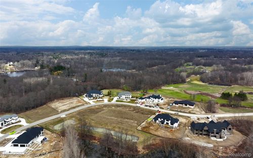 1637 Vista Dr, Oakland, MI, 48363-2720 | Card Image