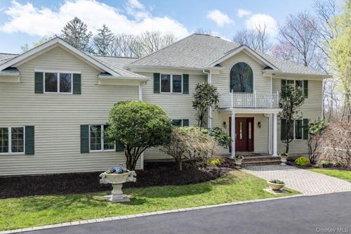 122 Mclain St, Mount Kisco, NY, 10549-4932 | Card Image