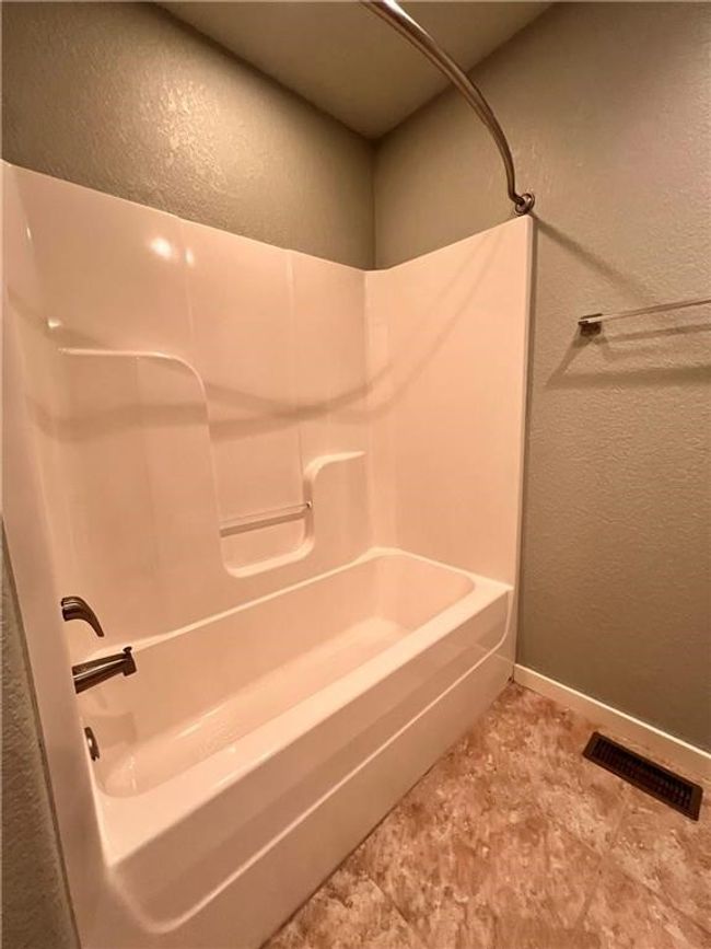 2506 Sw Arbor Rd, House other with 2 bedrooms, 2 bathrooms and null parking in Bentonville AR | Image 5