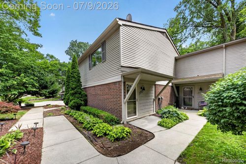 27165 Farmbrook Villa Dr, Southfield, MI, 48034-5713 | Card Image