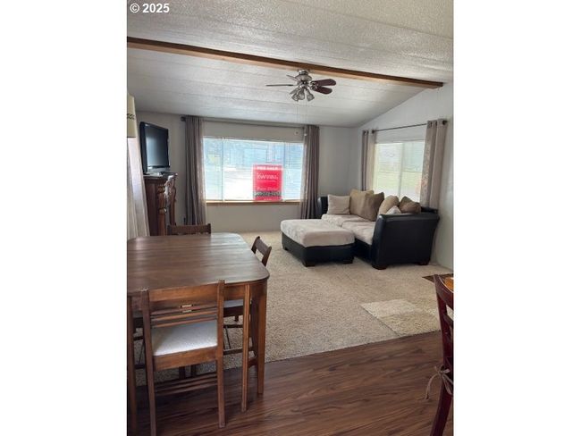 Living Room/Dining Room | Image 11