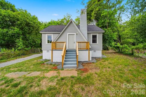912 S Center St, Hickory, NC, 28602-3612 | Card Image