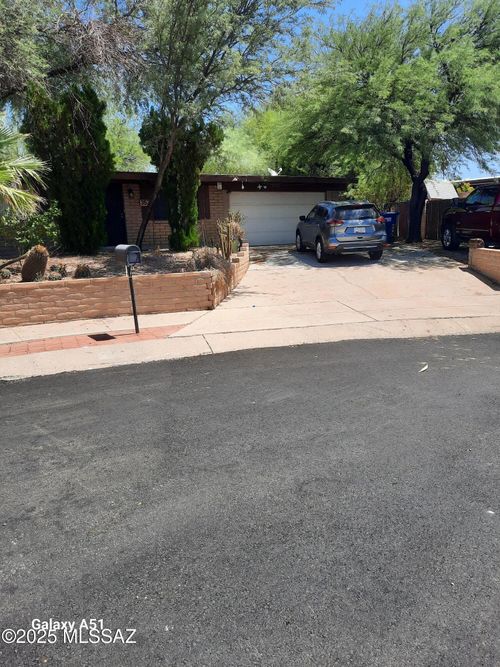 3537 S Burnett Pl, Tucson, AZ, 85730-4412 | Card Image