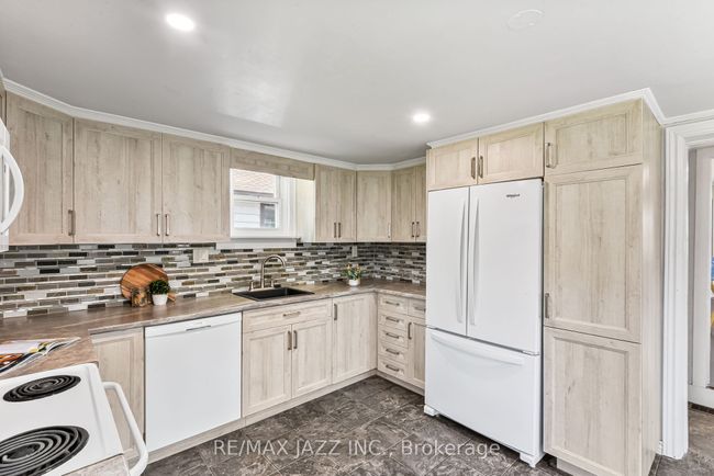110 Gibbons St, House other with 3 bedrooms, 2 bathrooms and 3 parking in Oshawa ON | Image 16