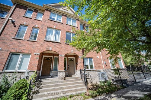 16 Dahlia Rd, Thornhill, ON, L3T7T8 | Card Image