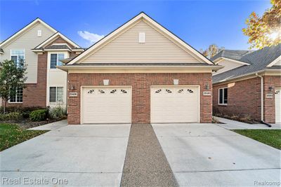 29490 Woodpark Circle, Condo with 3 bedrooms, 2 bathrooms and null parking in Warren MI | Image 1