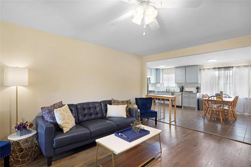 201 E Oak St, Deer Park, TX, 77536-4103 | Card Image