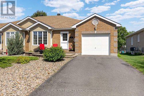 17 Dr Gordon Cres, Kemptville, ON, K0G1J0 | Card Image