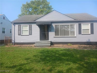 View of front facade with a front yard | Image 1