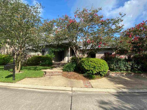 17951 Grand Cypress Creek Ave, Baton Rouge, LA, 70810-7984 | Card Image