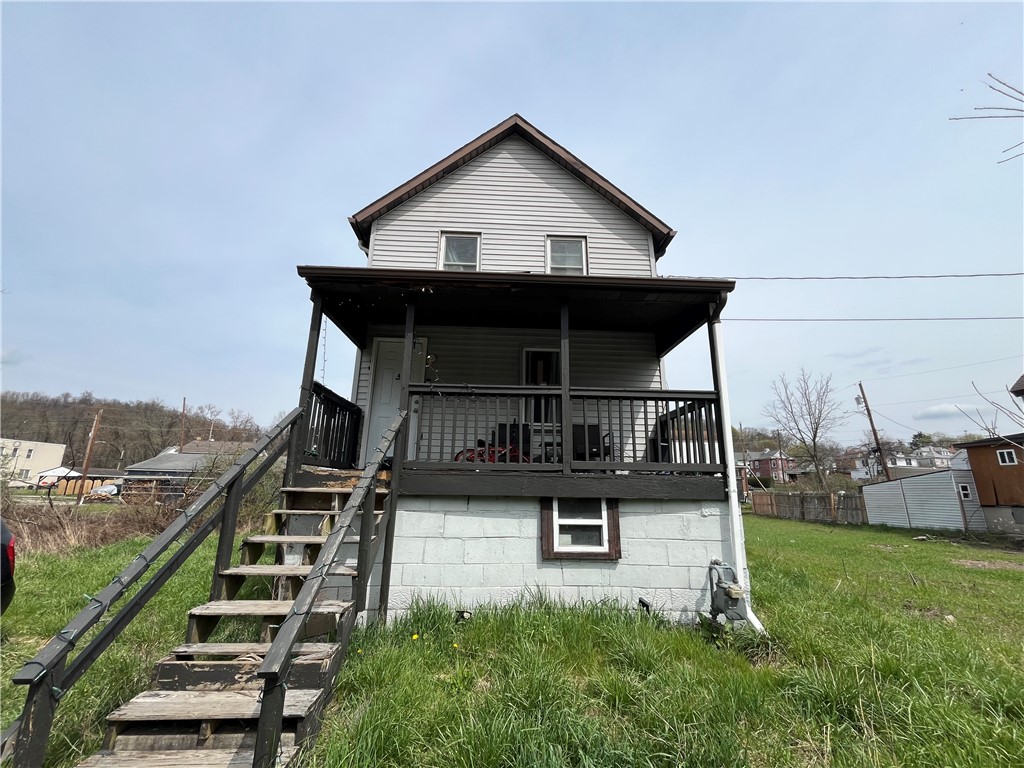 Vale St, Jeannette, PA 15644