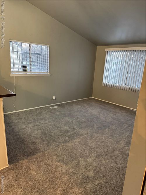 1263 Flamingo Dr, Mount Morris, MI, 48458-2841 | Card Image