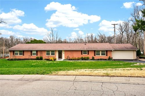 5590 Folkestone Dr, Washingtn Twp, OH, 45459-1468 | Card Image