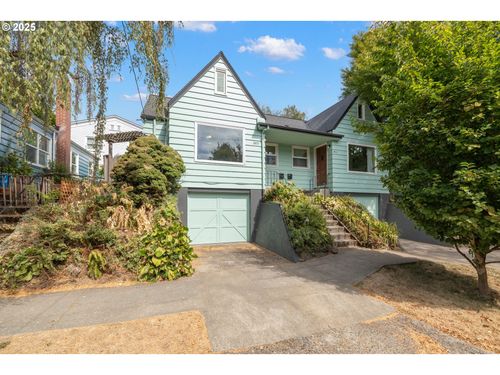 2415 Ne Everett St, Portland, OR, 97232-3132 | Card Image