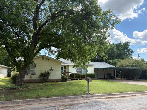 919 W College St, Jacksboro, TX, 76458-1643 | Card Image