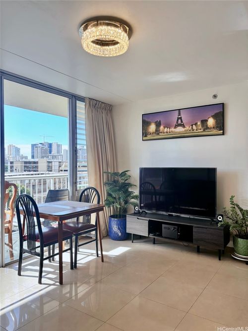 apt-505-2522 Date St, Honolulu, HI, 96826-5510 | Card Image