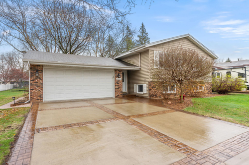 1137 Jackson St S, Shakopee, MN, 55379-2042 | Card Image