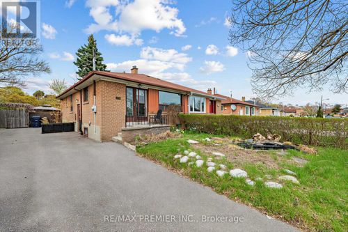 126 Langden Avenue, Toronto (Rockcliffe-Smythe), ON, M6N2L5 | Card Image