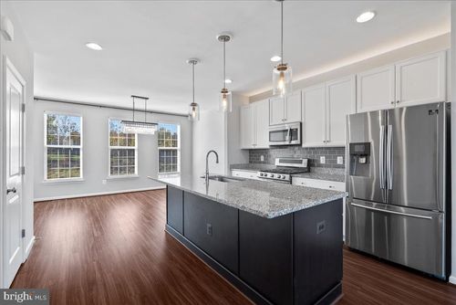 8182 Broad Pl, MANASSAS, VA, 20110-1757 | Card Image