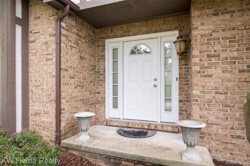 22276 Sheffield Ct, Farmington Hills, MI, 48335-5454 | Card Image