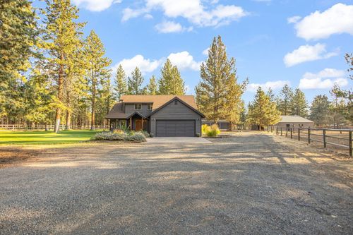 15624 National Forest Ln, Sisters, OR, 97759-9610 | Card Image
