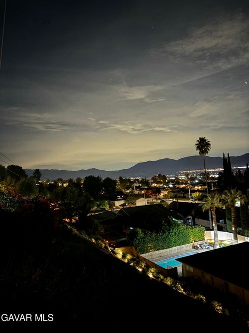 19776 Merryhill St, Santa Clarita, CA, 91351-1148 | Card Image