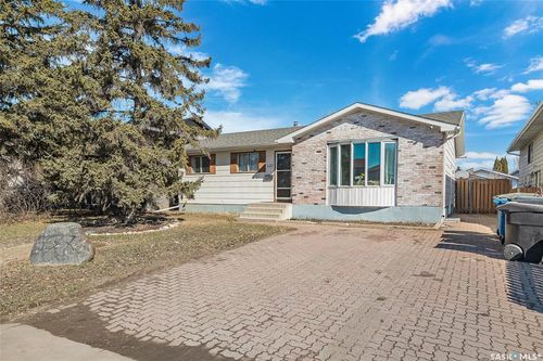 122 Clancy Drive, Saskatoon, SK, S7M4L2 | Card Image