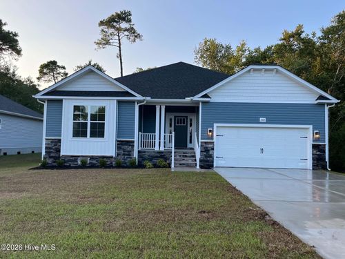 811 Pelican Dr, New Bern, NC, 28560-9034 | Card Image