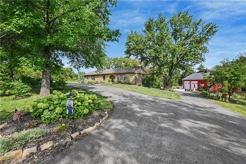 31470 W 89th St, De Soto, KS, 66018-9156 | Card Image