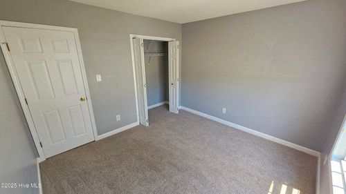 127 Whiteleaf Dr, Jacksonville, NC, 28546-6850 | Card Image