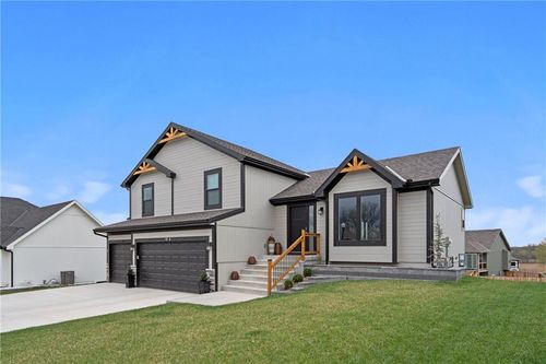 104 Wagers Circle, Dearborn, MO, 64439 | Card Image