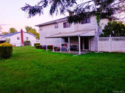 161 Wurz St, Brentwood, NY, 11717-8012 | Card Image