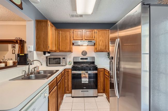 Stainless steel gas stove/oven. | Image 8