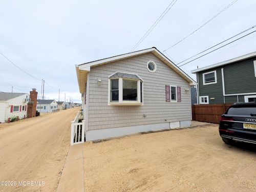 22 E Kingfisher Way, Lavallette, NJ, 08735-1311 | Card Image
