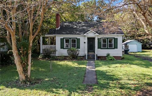 211 Greenbriar Ave, Hampton, VA, 23661-2711 | Card Image