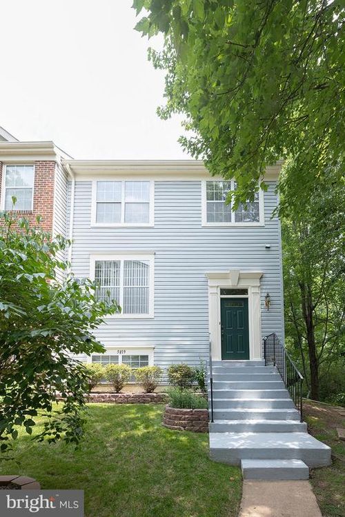 5819 Stream Pond Ct, CENTREVILLE, VA, 20120-5423 | Card Image