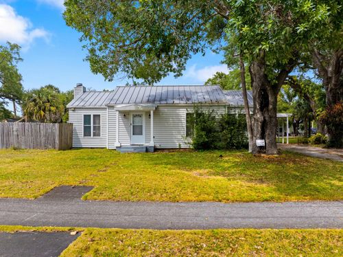 806 Citrus Ave, Fort Pierce, FL, 34950-8551 | Card Image