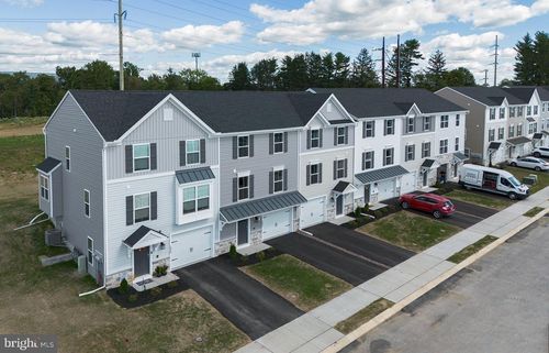 1033 Addie Ln, Harrisburg, PA, 17112-2400 | Card Image