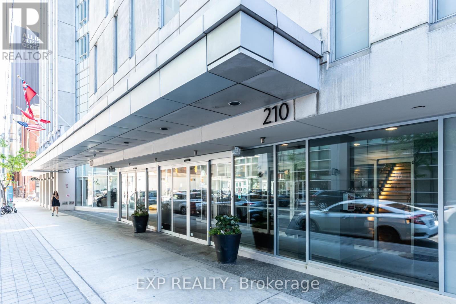 Residential Lease in Toronto (Church-Yonge Corridor) 2