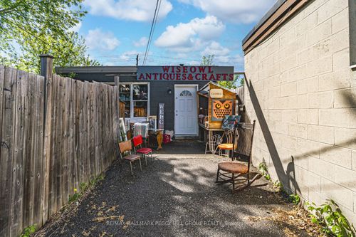 27 Queen St W, Elmvale, ON, L0L1P0 | Card Image