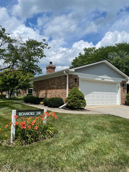1540 Roanoke Dr, Zionsville, IN, 46077-1861 | Card Image